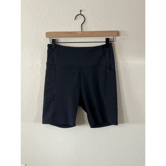 Victoria’s Secret on point flow black shorts - Picture 1 of 4